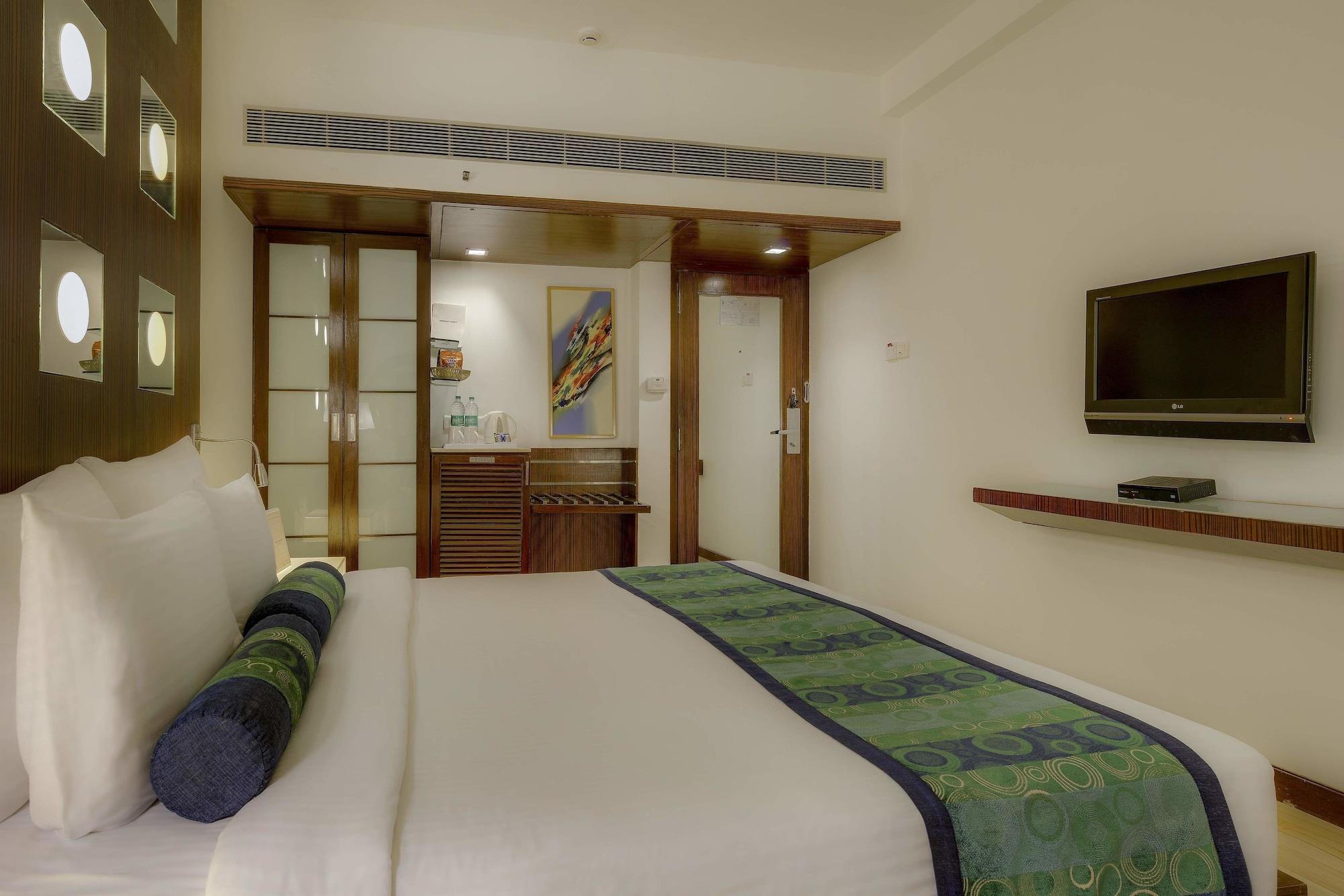 Pride Hotel, Chennai Exterior foto