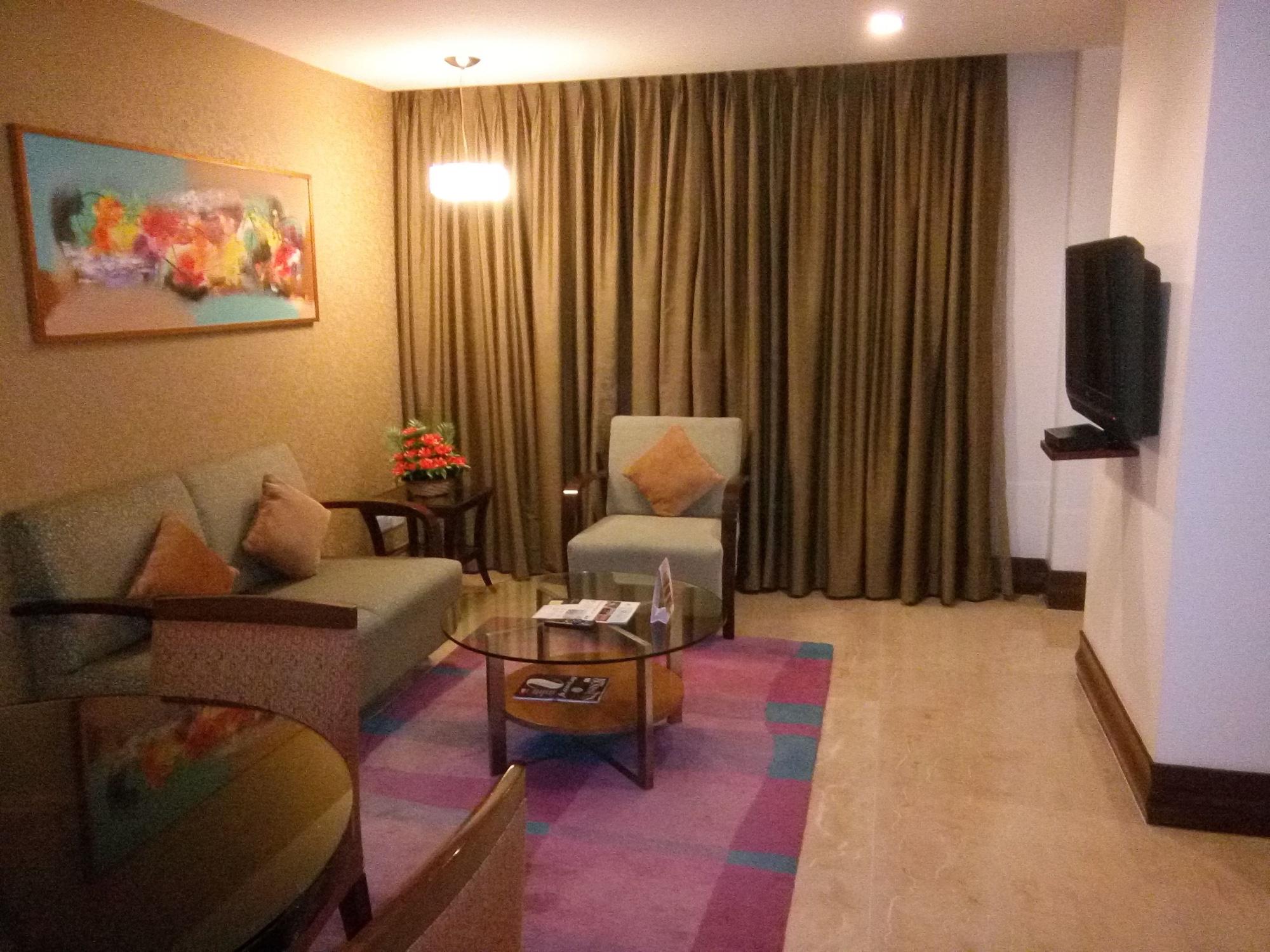 Pride Hotel, Chennai Exterior foto