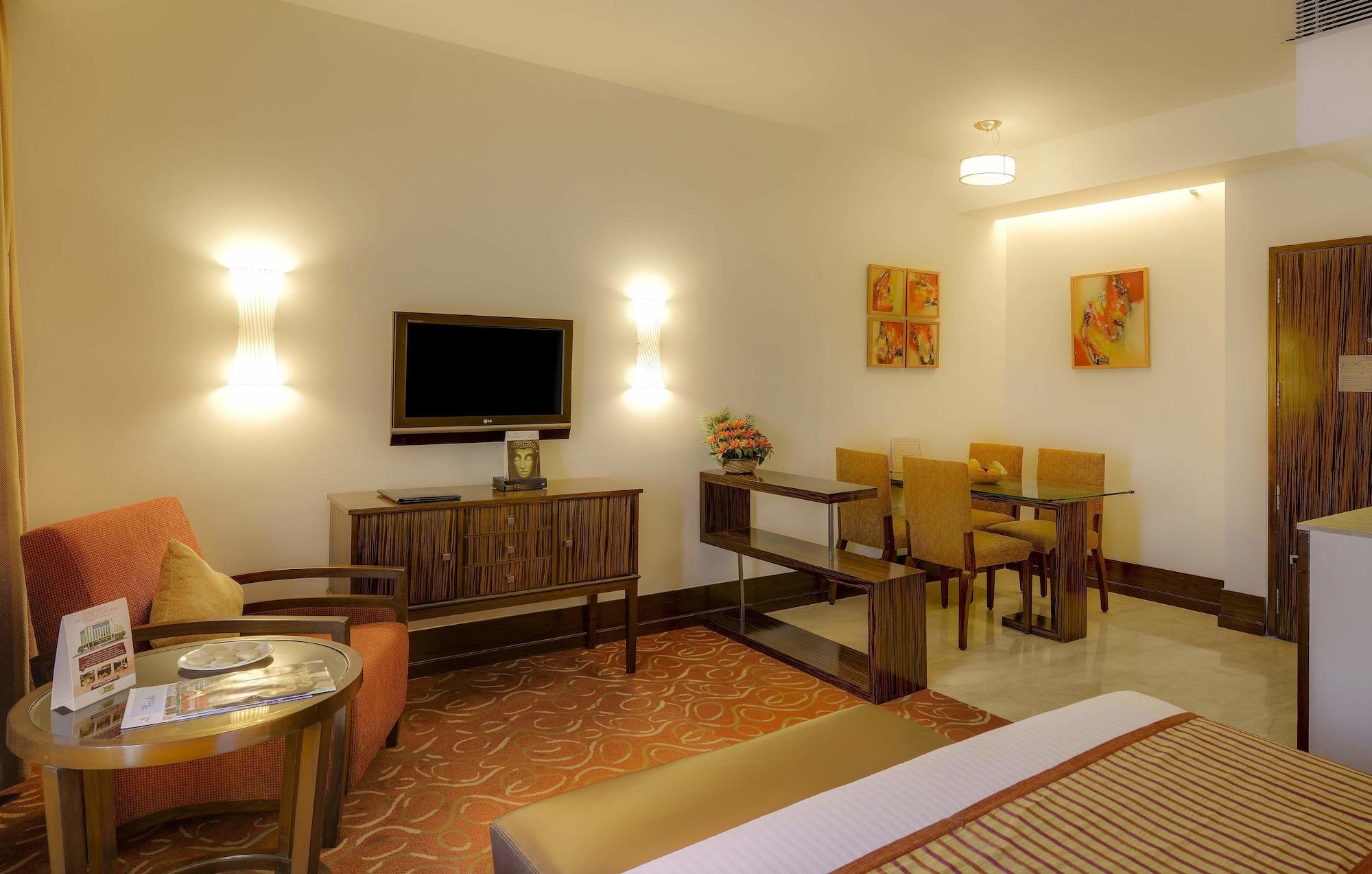 Pride Hotel, Chennai Exterior foto
