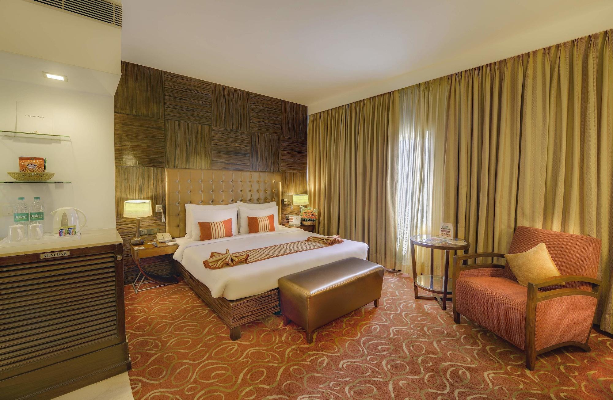 Pride Hotel, Chennai Exterior foto