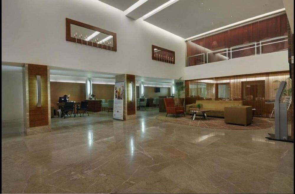 Pride Hotel, Chennai Exterior foto