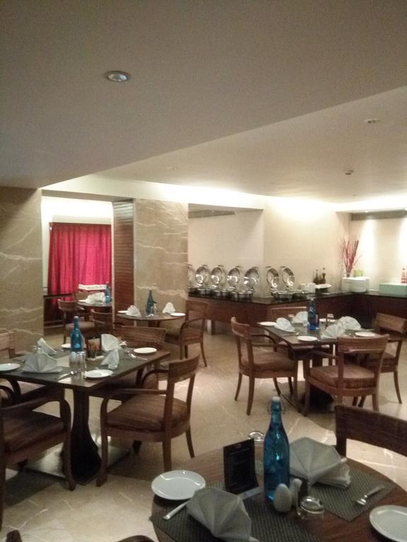 Pride Hotel, Chennai Exterior foto