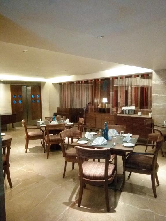 Pride Hotel, Chennai Exterior foto