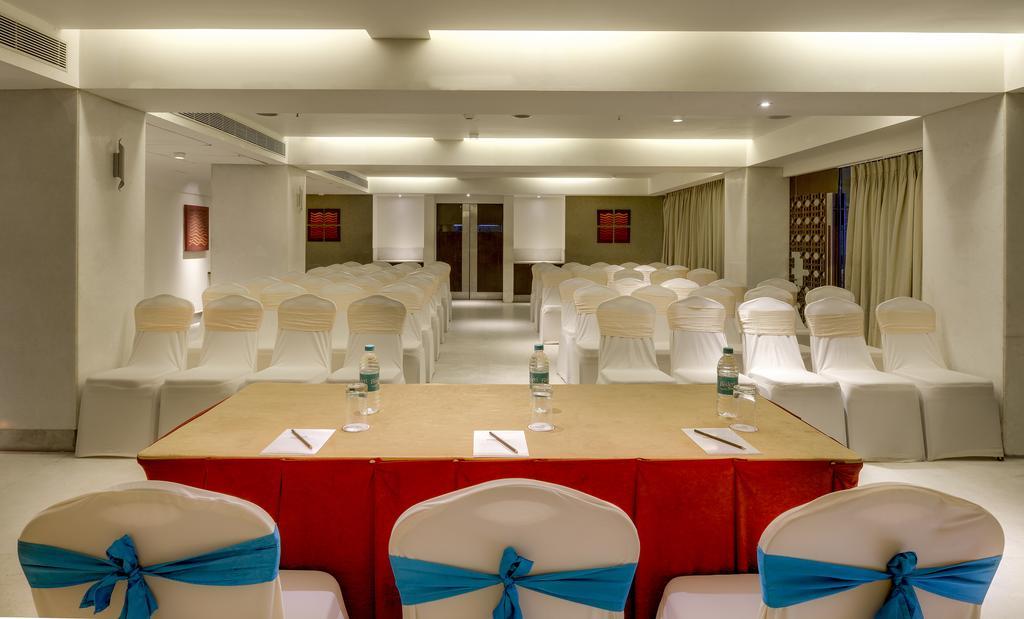Pride Hotel, Chennai Exterior foto