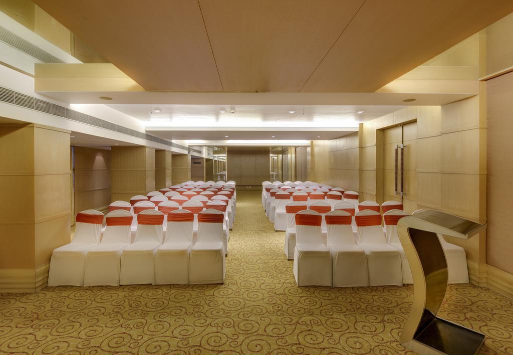 Pride Hotel, Chennai Exterior foto