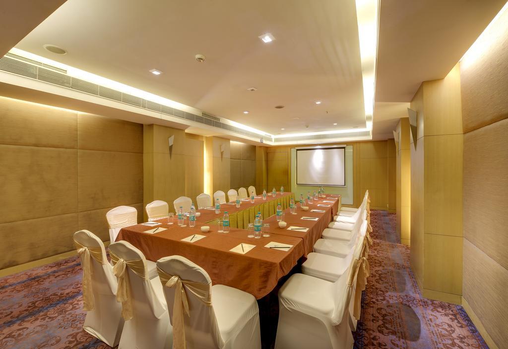 Pride Hotel, Chennai Exterior foto