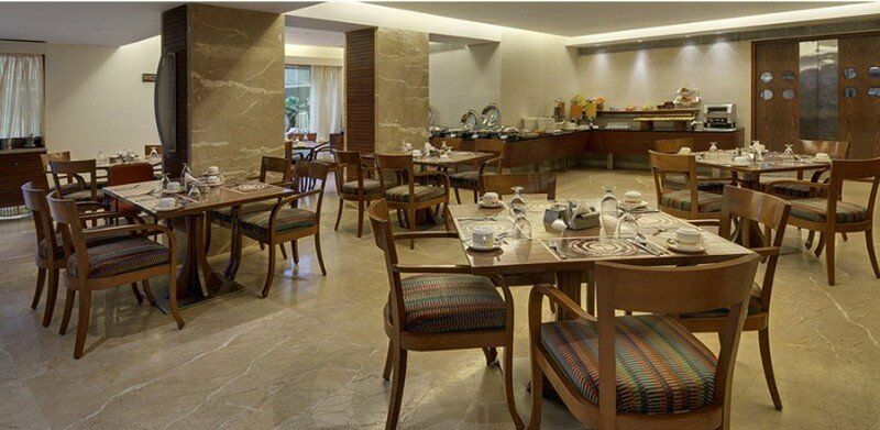 Pride Hotel, Chennai Exterior foto