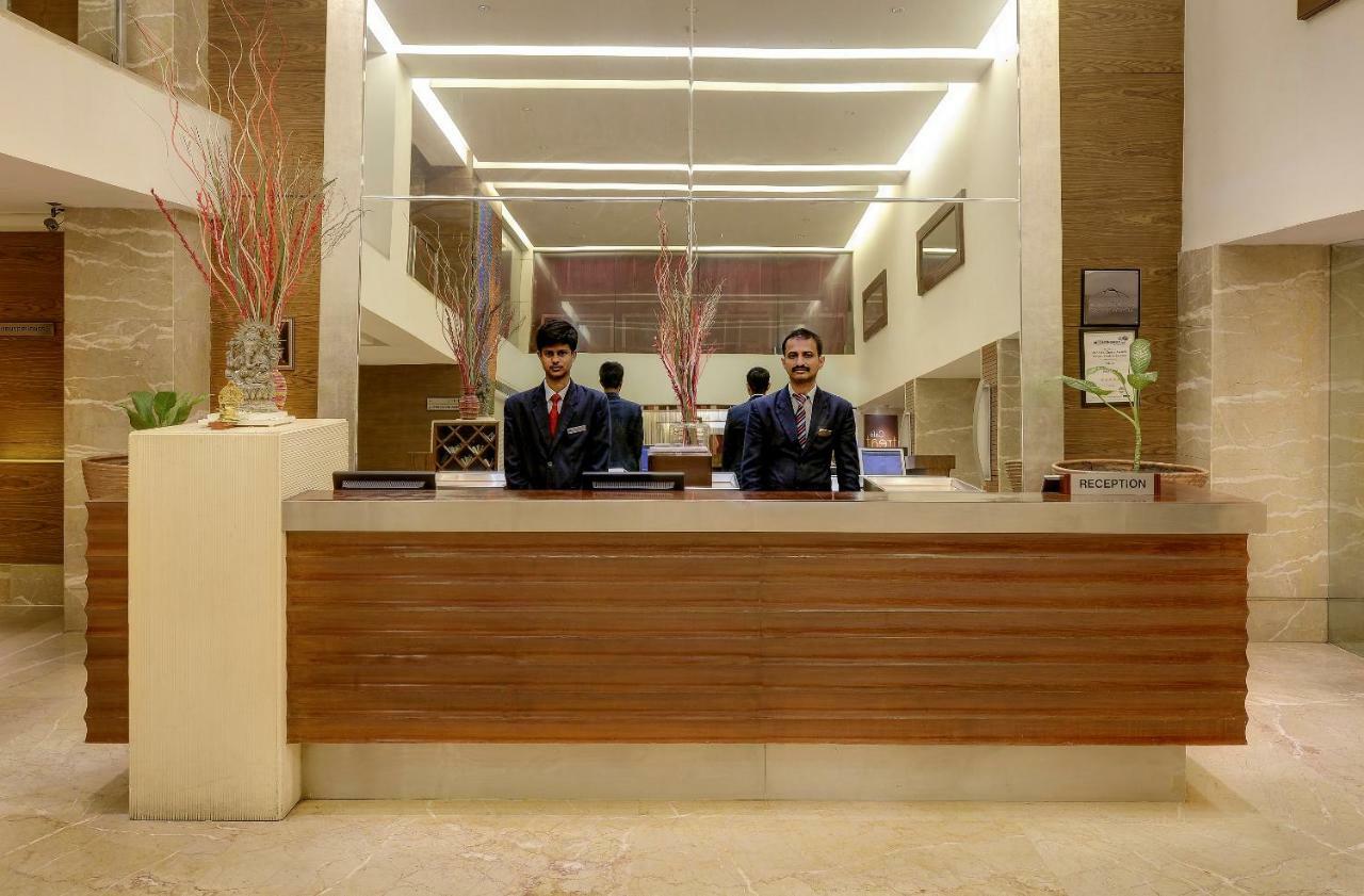 Pride Hotel, Chennai Exterior foto
